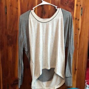 Long sleeve shirt, lower in the back